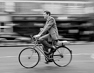 Украинские чиновники пересели на велосипеды