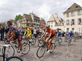 Зрительница Тур де Франс погибла под колесами полицейского мотоцикла