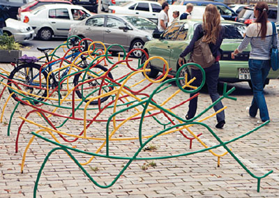 Инфраструктура для велосипедного транспорта в крупных городах Украины почти не развивается. Причины этого «Эксперт» выяснил на примере Киева