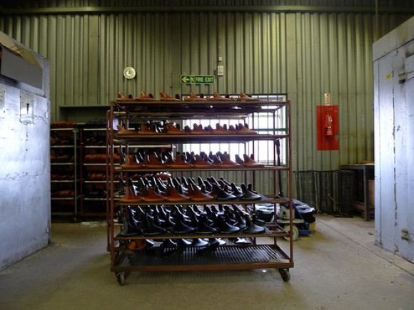 Как делают седла для велосипедов Brooks