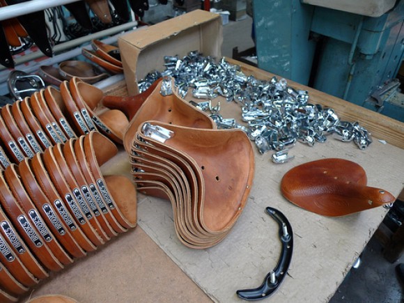 Как делают седла для велосипедов Brooks Как делают седла для велосипедов Brooks