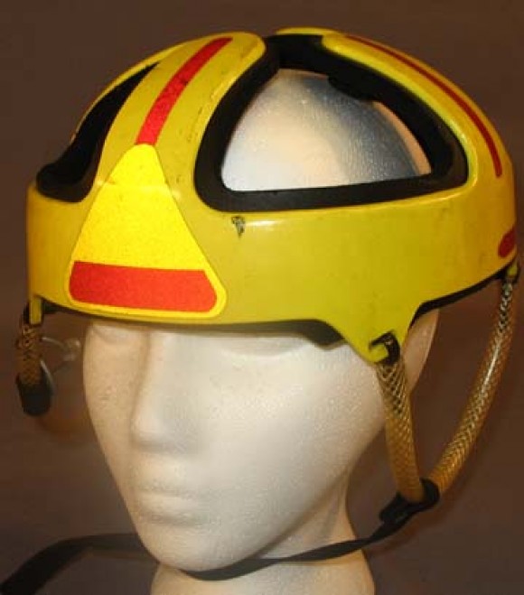 Первый велосипедный шлем bump caps