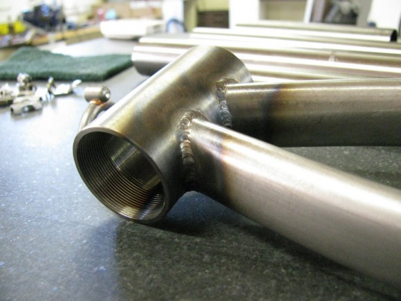 TIG - ручная сварка неплавящимися вольфрамовыми электродами в среде защитного газа (аргона)