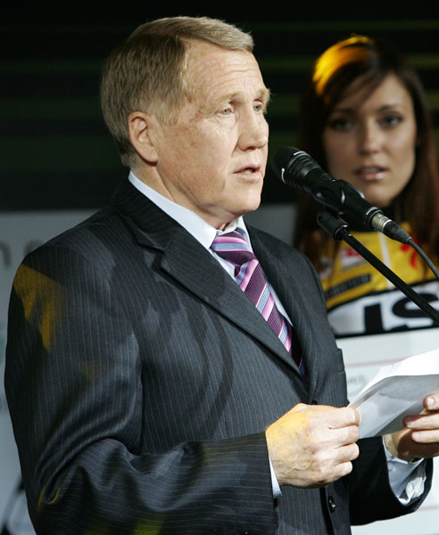 Глава Федерации велосипедного спорта Украины утверждает, что если бы у нас все украинские спортсмены ездили бы на одинаковых велосипедах, то тогда бы Федерация могла бы претендовать на дополнительные 2 млн. грн.