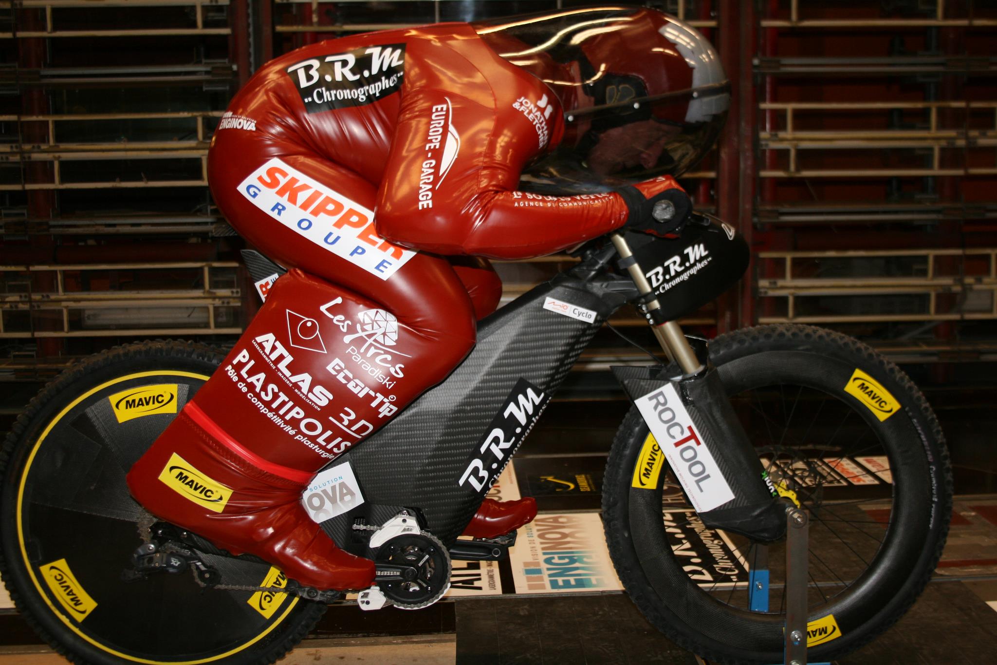 Сумасшедший Эрик готовится побить рекорд скорости на велосипеде Сумасшедший Эрик готовится побить рекорд скорости на велосипеде