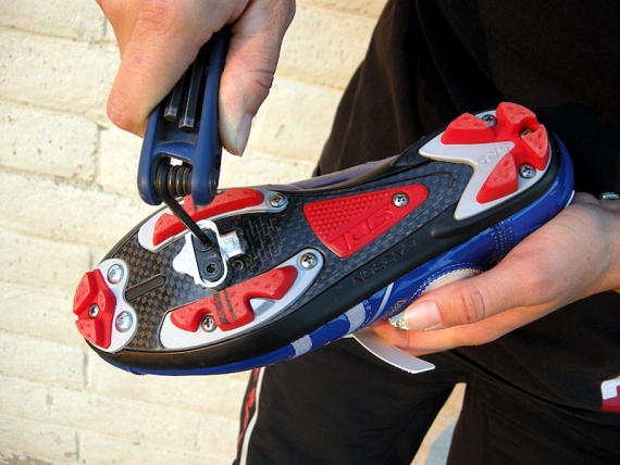 Установка и подгонка шипов на велосипедной обуви