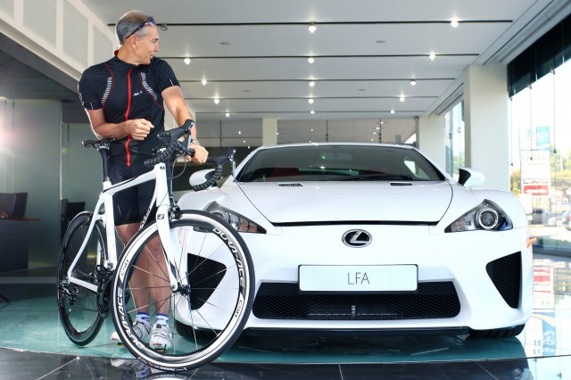 Шоссеный велосипед Lexus F Sport на оборудовании Shimano Dura-Ace Di2