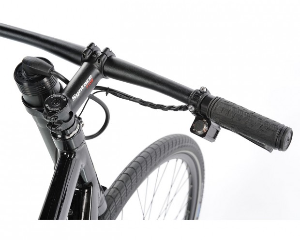 Вилки этих электровелосипедов напоминают вилки Cannondale Lefty