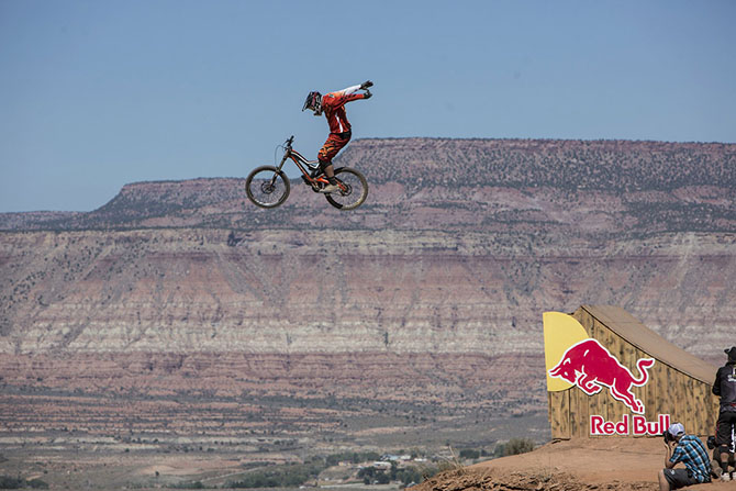 Red Bull Rampage - самое зрелищное соревнование на горных велосипедах Red Bull Rampage - самое зрелищное соревнование на горных велосипедах