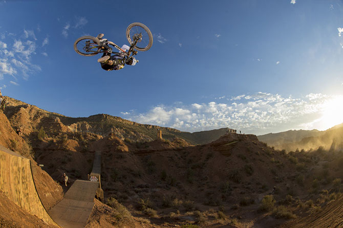 Red Bull Rampage - самое зрелищное соревнование на горных велосипедах Red Bull Rampage - самое зрелищное соревнование на горных велосипедах