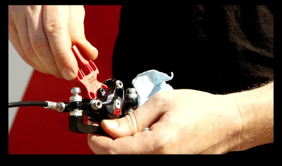 Avid Elixir правильно прокачиваем тормоза