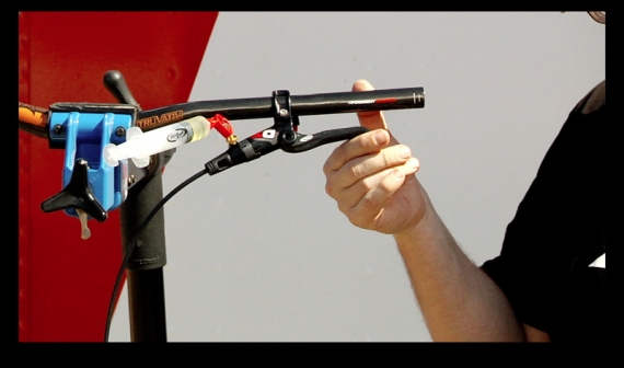 Avid Elixir правильно прокачиваем тормоза