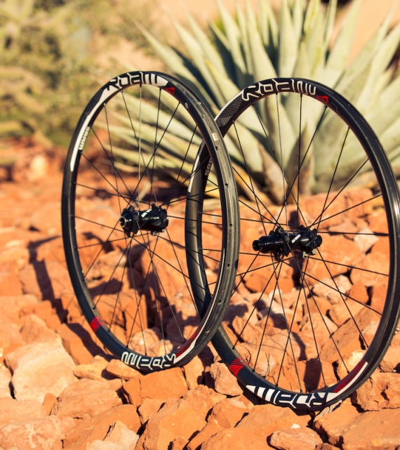 Широкие карбоновые и алюминиевые обода SRAM