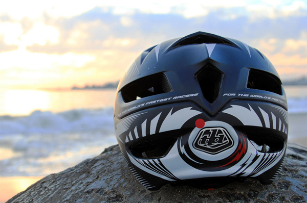 шлем TLD A1